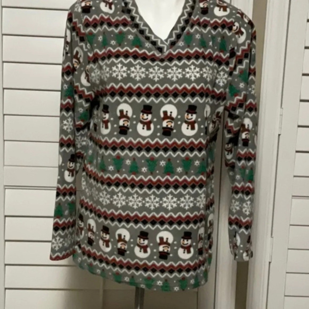 𝅺NWOT  MAYFAIR Holiday Fleece Sweater  Size L  Bust  40"  Length 25"
